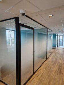 banque-film-decoratif-futura-cloison-professionnel-brie-comte-robert-77 (2)