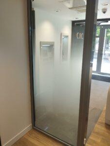 banque-film-decoratif-futura-cloison-professionnel-brie-comte-robert-77 (2)