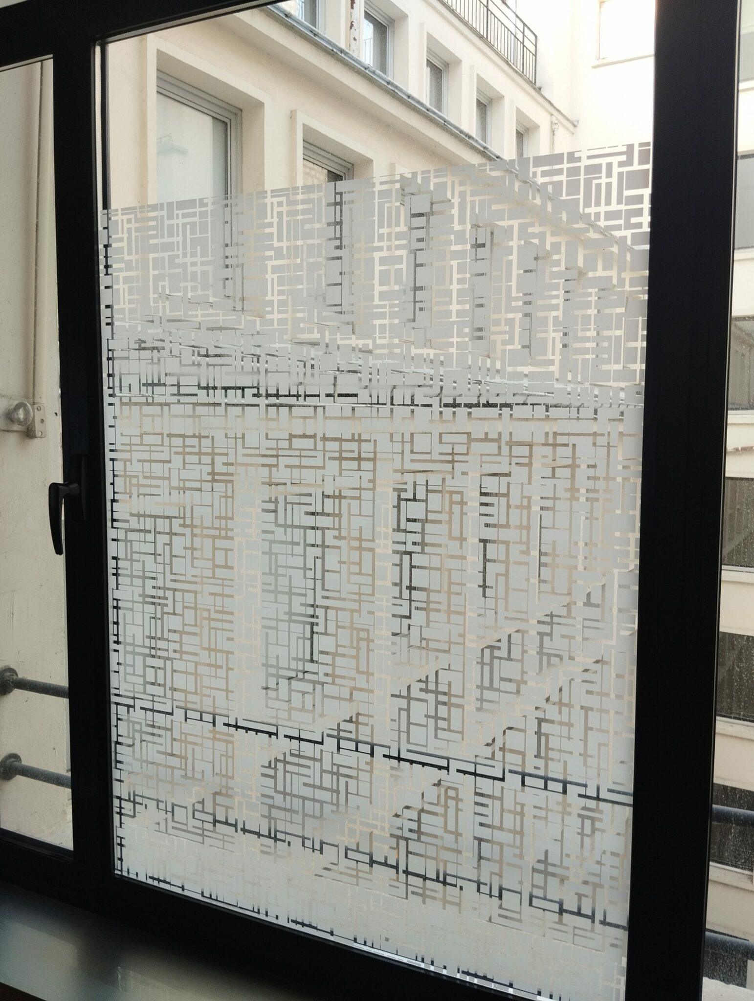 film-decoratif-intimité-decorum-solascreen-pose-interieur-fenêtre