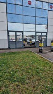 film-protection-solaire-miroir-sans-tain-vista 99-Sens-89-Yonne-vitrage-bâtiment-magasin-professionnel (1)