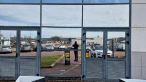 film-protection-solaire-miroir-sans-tain-vista 99-Sens-89-Yonne-vitrage-bâtiment-magasin-professionnel (4)