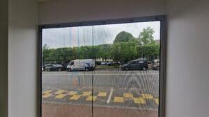 film-microperforé-logo-personnalisable-grande-surface-professionnel-78-Yvelines (2)