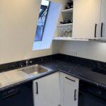 plan-de-travail-credence-cuisine-cover-granit-marbre-noir-U50-renovation-rapide-appartement-75-paris-location-saisonnière (5)