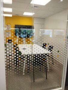 signalétique-vitrophanie-sur-mesure-personnalisé-professionnel-banque-BPI-france-paris-75-ile-de-france (16)