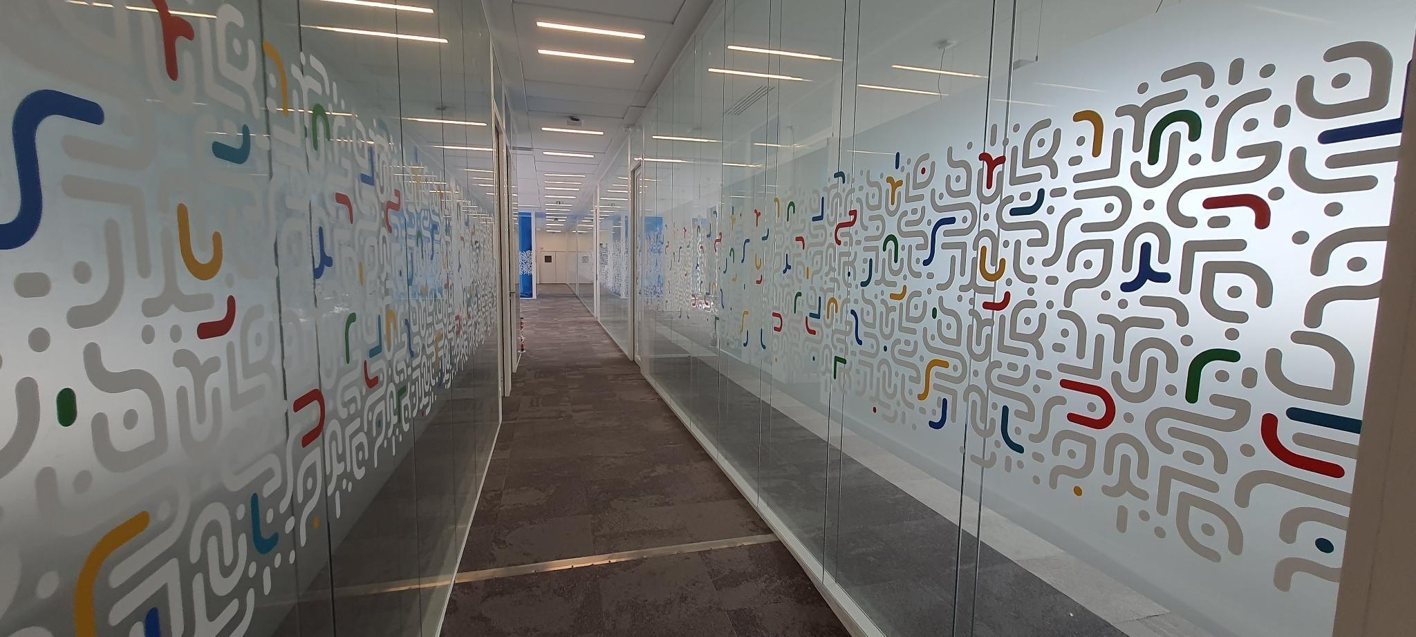 vitrophanie-personnalisée-sur-mesures-sncf-003